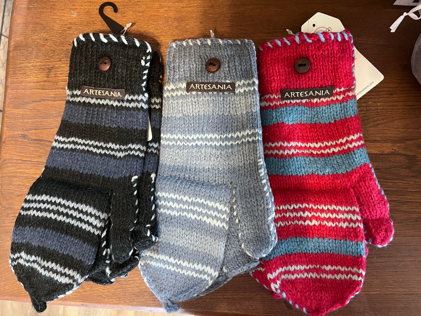 Alpaca Text Mitten